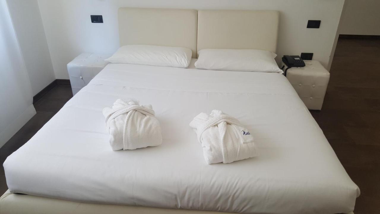 אודינה Hotel Cristallo מראה חיצוני תמונה