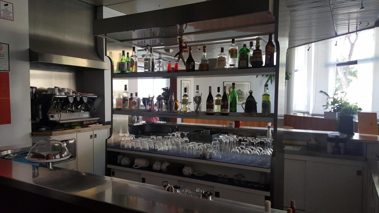 אודינה Hotel Cristallo מראה חיצוני תמונה