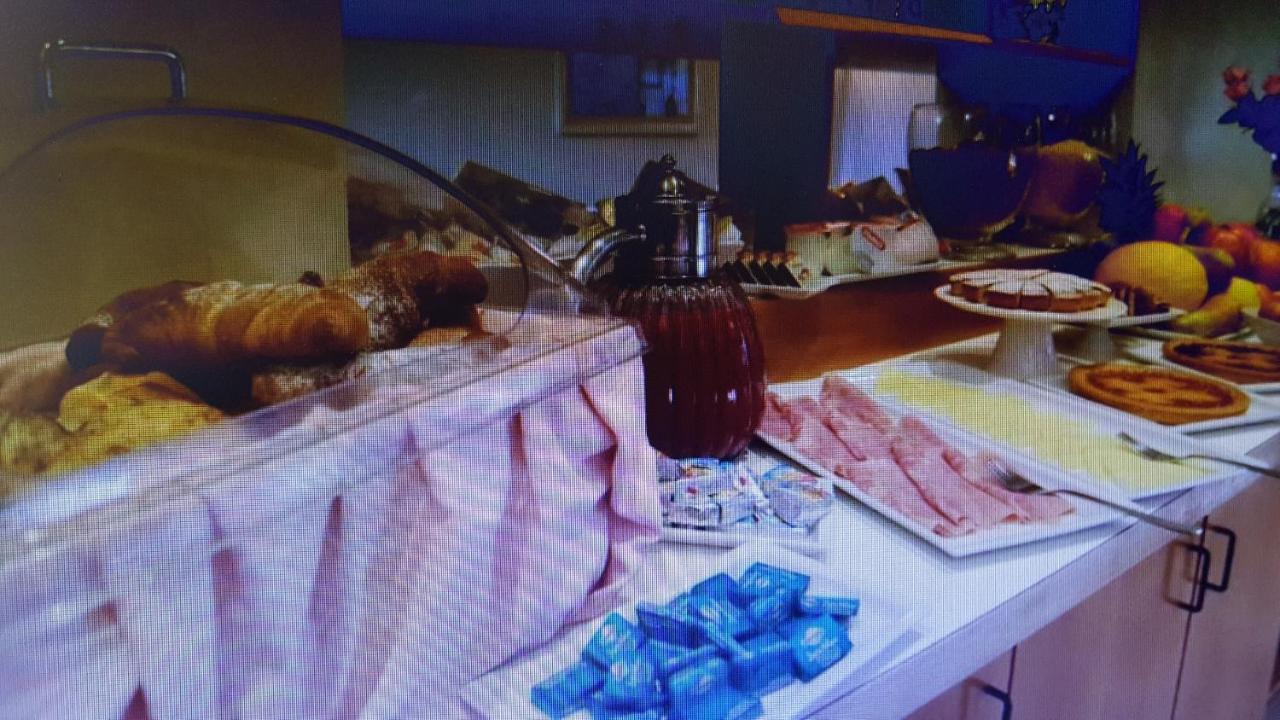 אודינה Hotel Cristallo מראה חיצוני תמונה