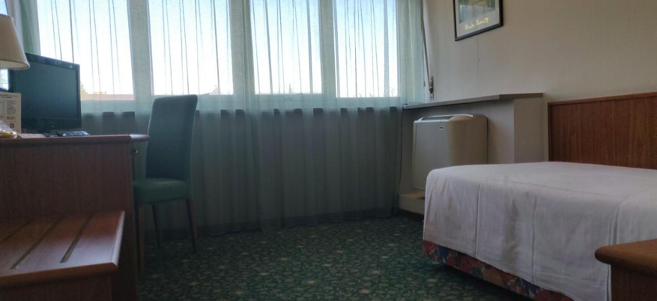 אודינה Hotel Cristallo מראה חיצוני תמונה