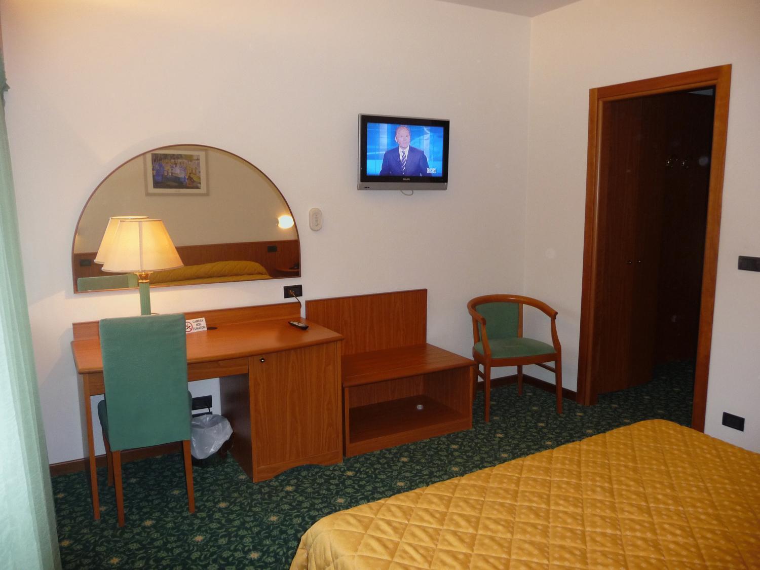 אודינה Hotel Cristallo מראה חיצוני תמונה