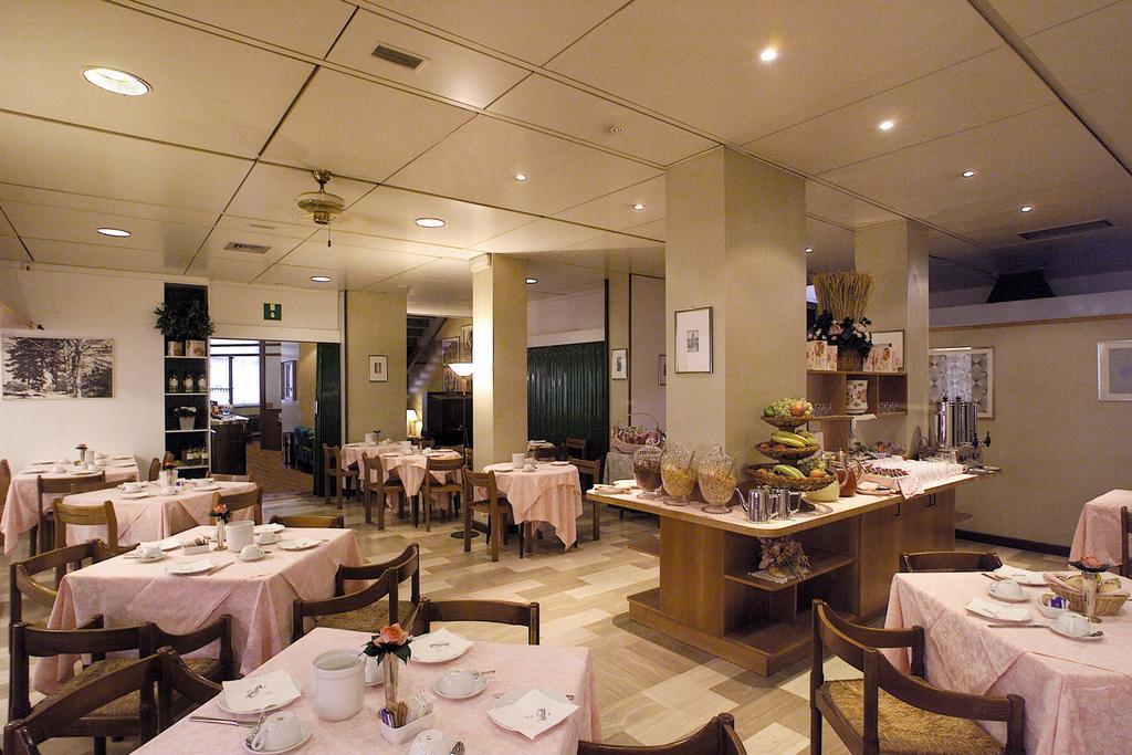 אודינה Hotel Cristallo מראה חיצוני תמונה