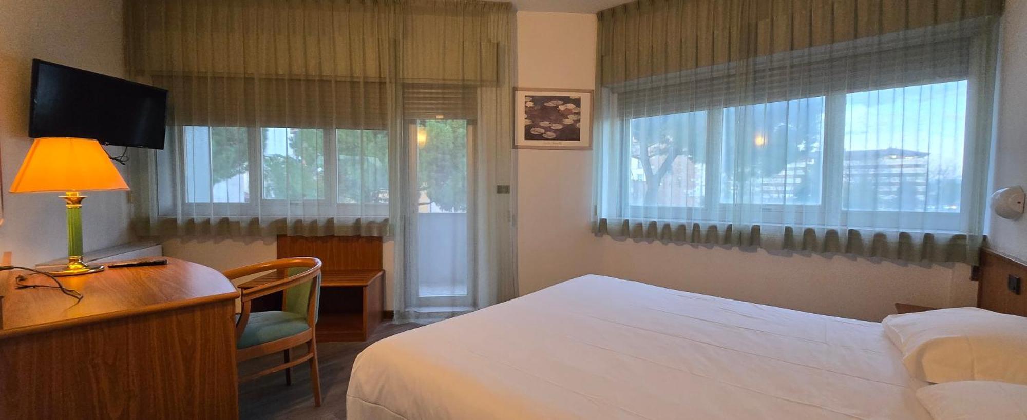 אודינה Hotel Cristallo מראה חיצוני תמונה