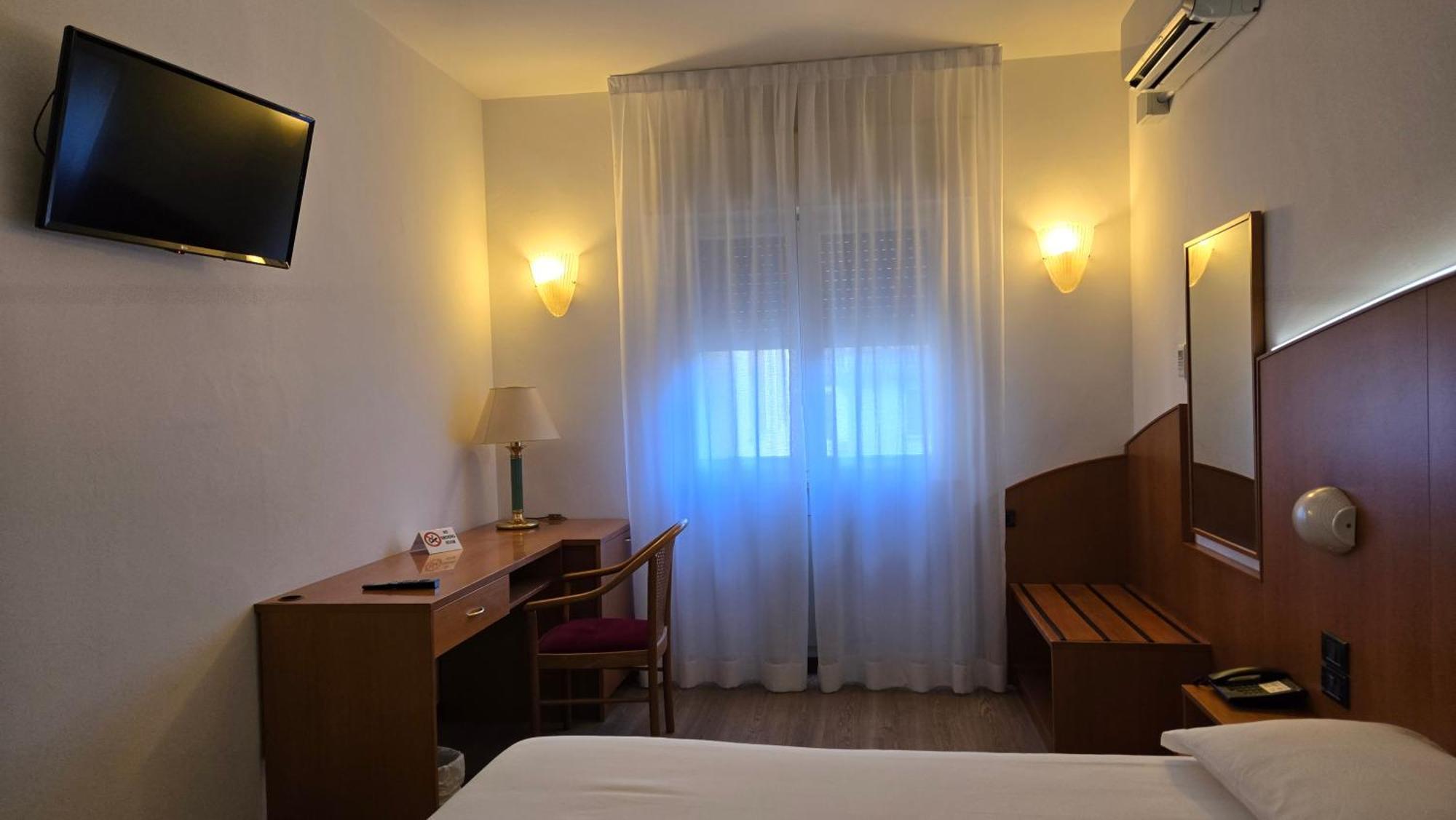 אודינה Hotel Cristallo מראה חיצוני תמונה