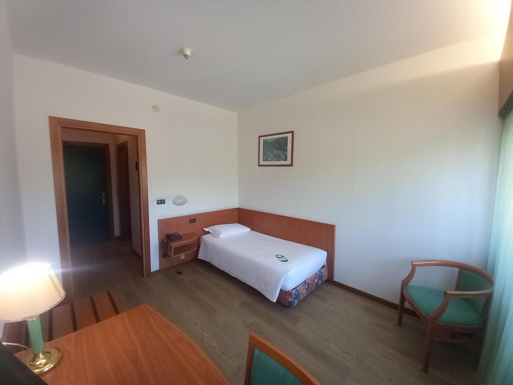 אודינה Hotel Cristallo מראה חיצוני תמונה