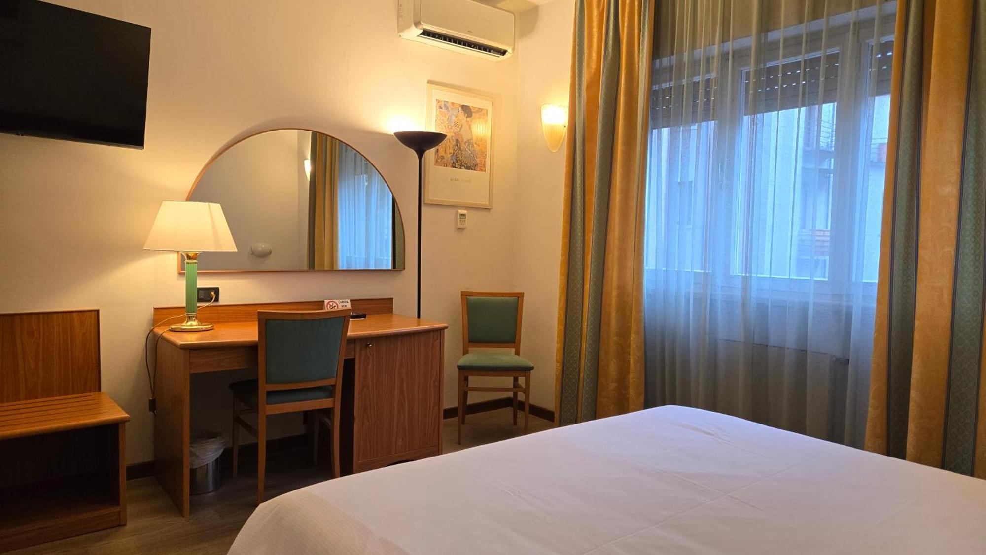 אודינה Hotel Cristallo מראה חיצוני תמונה