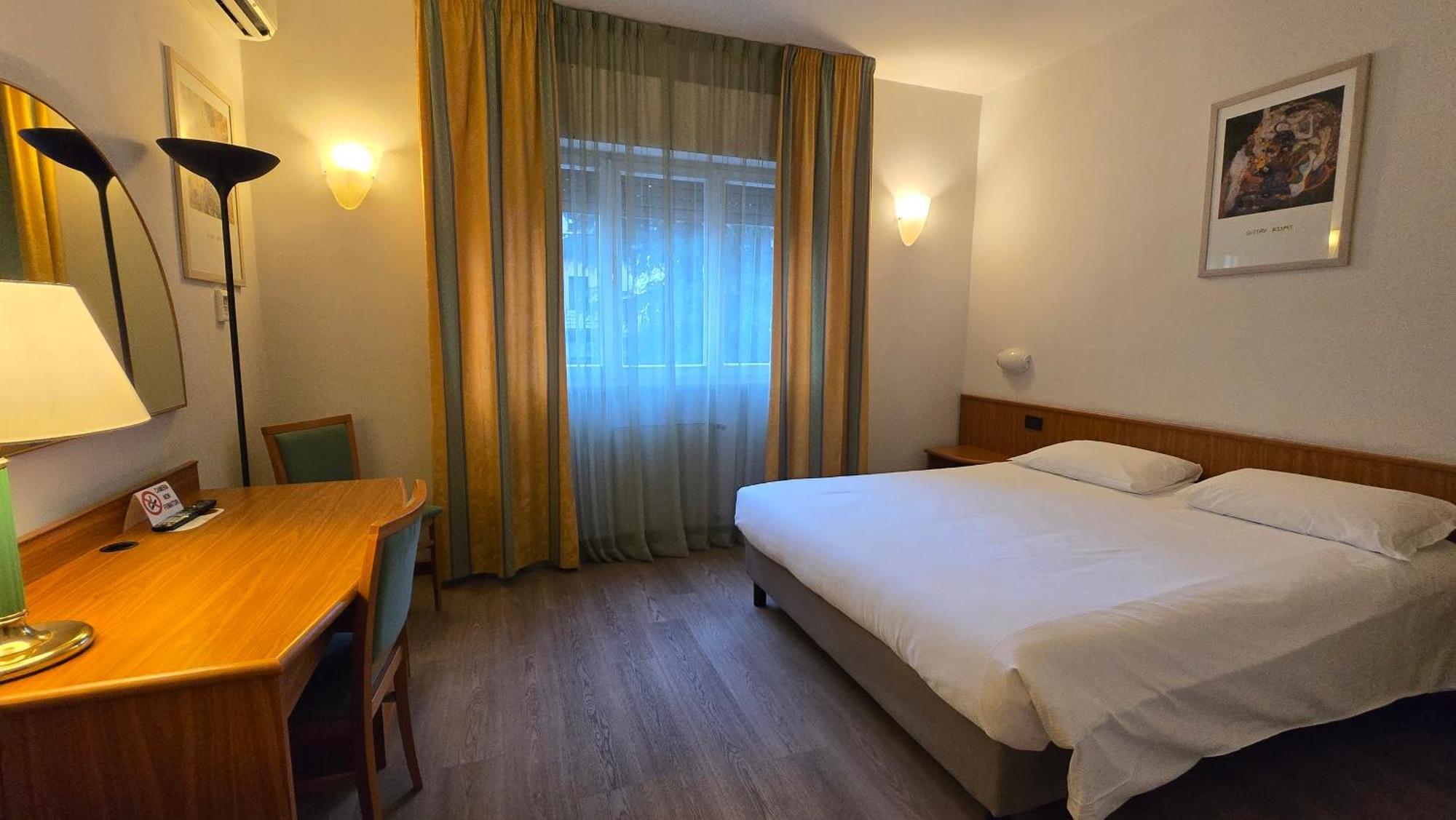 אודינה Hotel Cristallo מראה חיצוני תמונה
