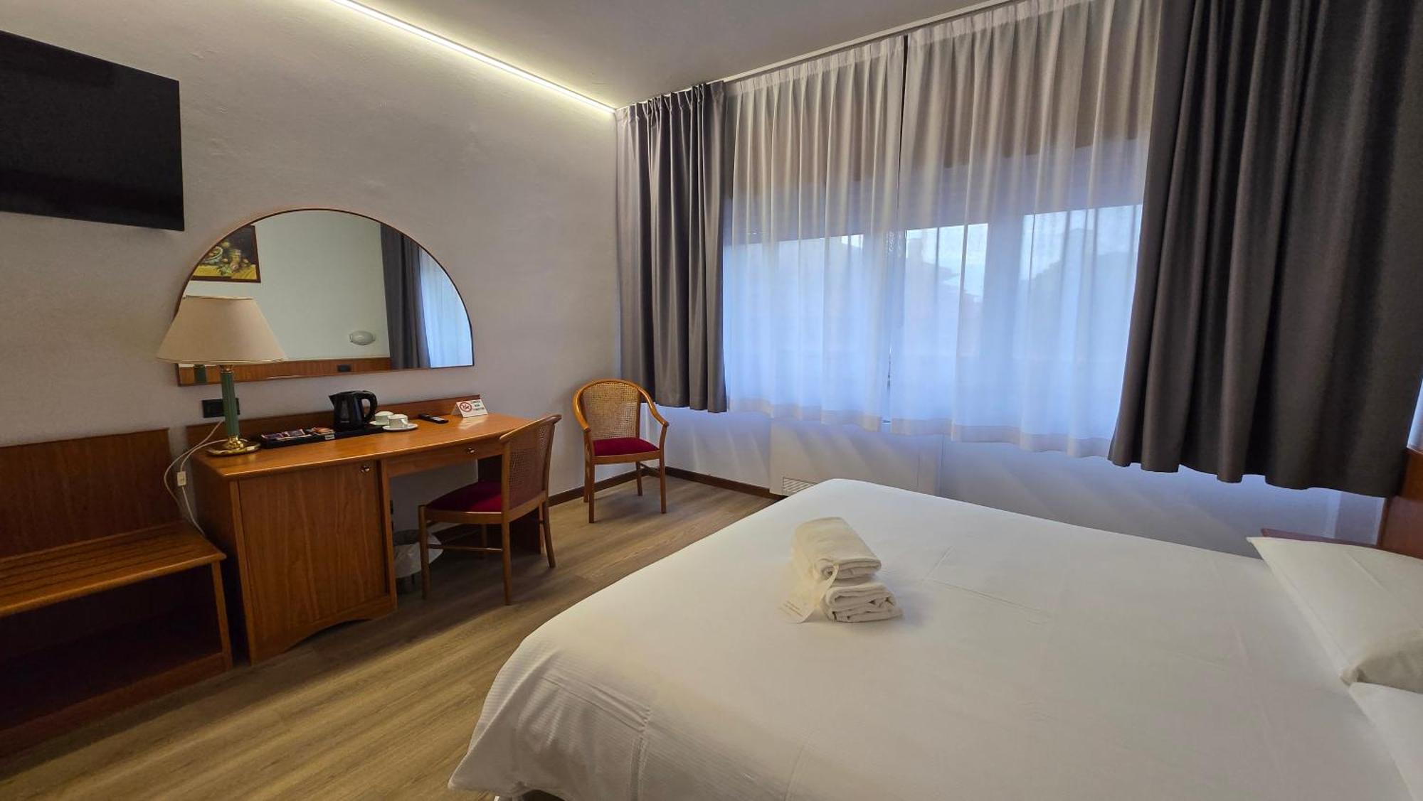 אודינה Hotel Cristallo מראה חיצוני תמונה