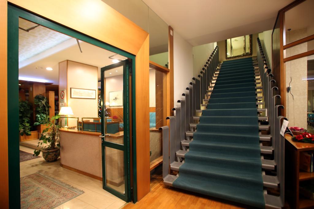 אודינה Hotel Cristallo מראה חיצוני תמונה