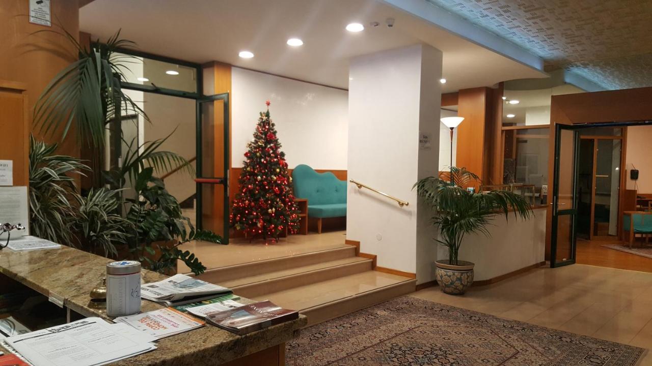 אודינה Hotel Cristallo מראה חיצוני תמונה