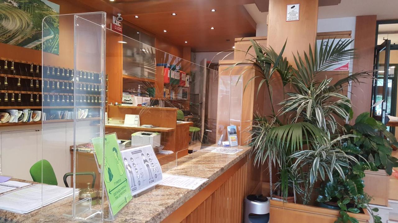 אודינה Hotel Cristallo מראה חיצוני תמונה